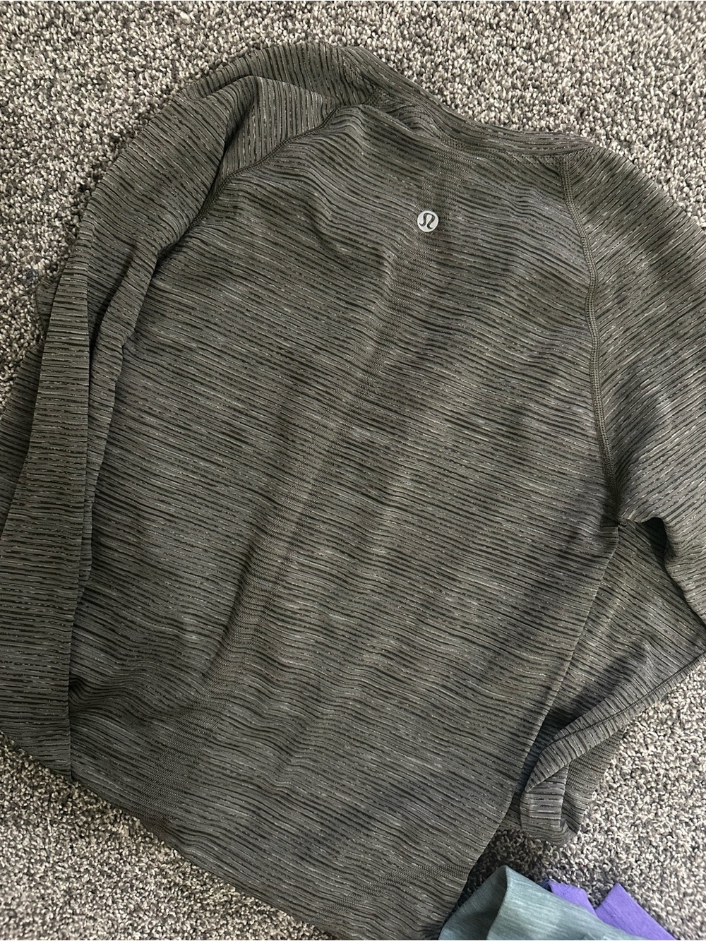 Lululemon long sleeve crop swiftly size 8 :)